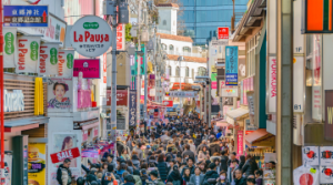 【神宮前・裏原宿の進化】キャットストリート周辺の「体験型店舗」バブルと、SNS映えを超えた実需物件の探し方